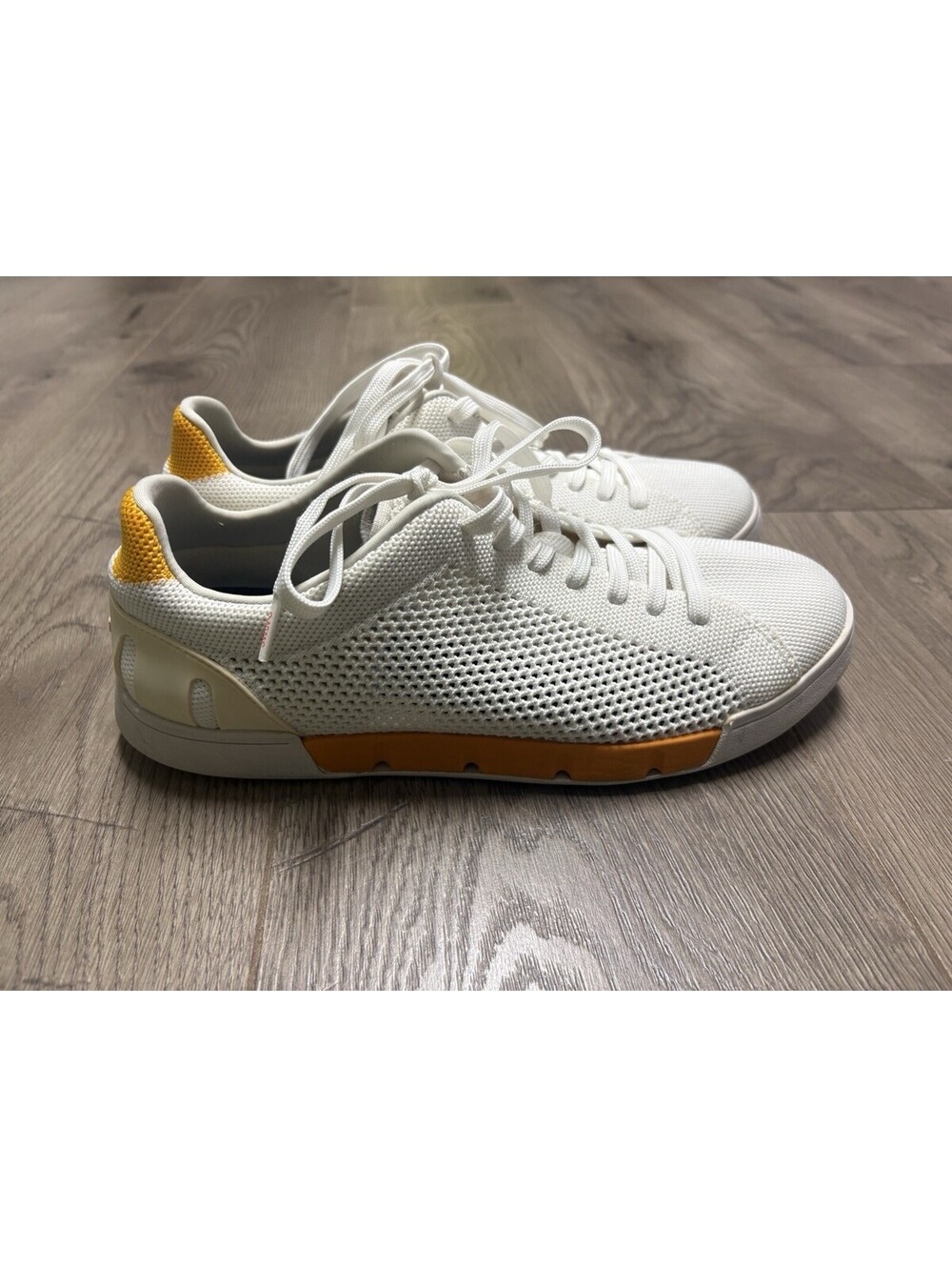 SWIMS Shoes Mens 9 White Knit Mesh Breeze Tennis Lace Up Sneakers Comfort